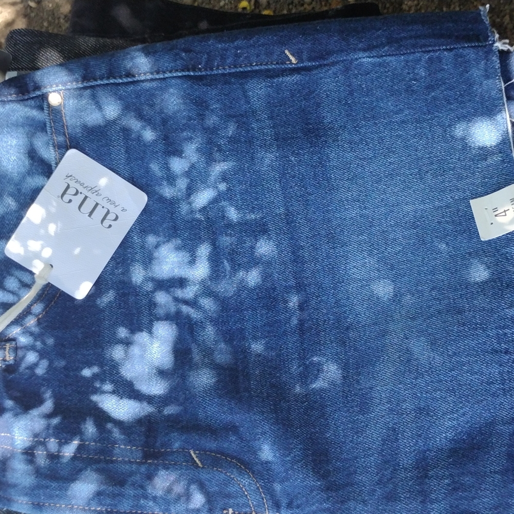 Shorts - Picture 2 of 5